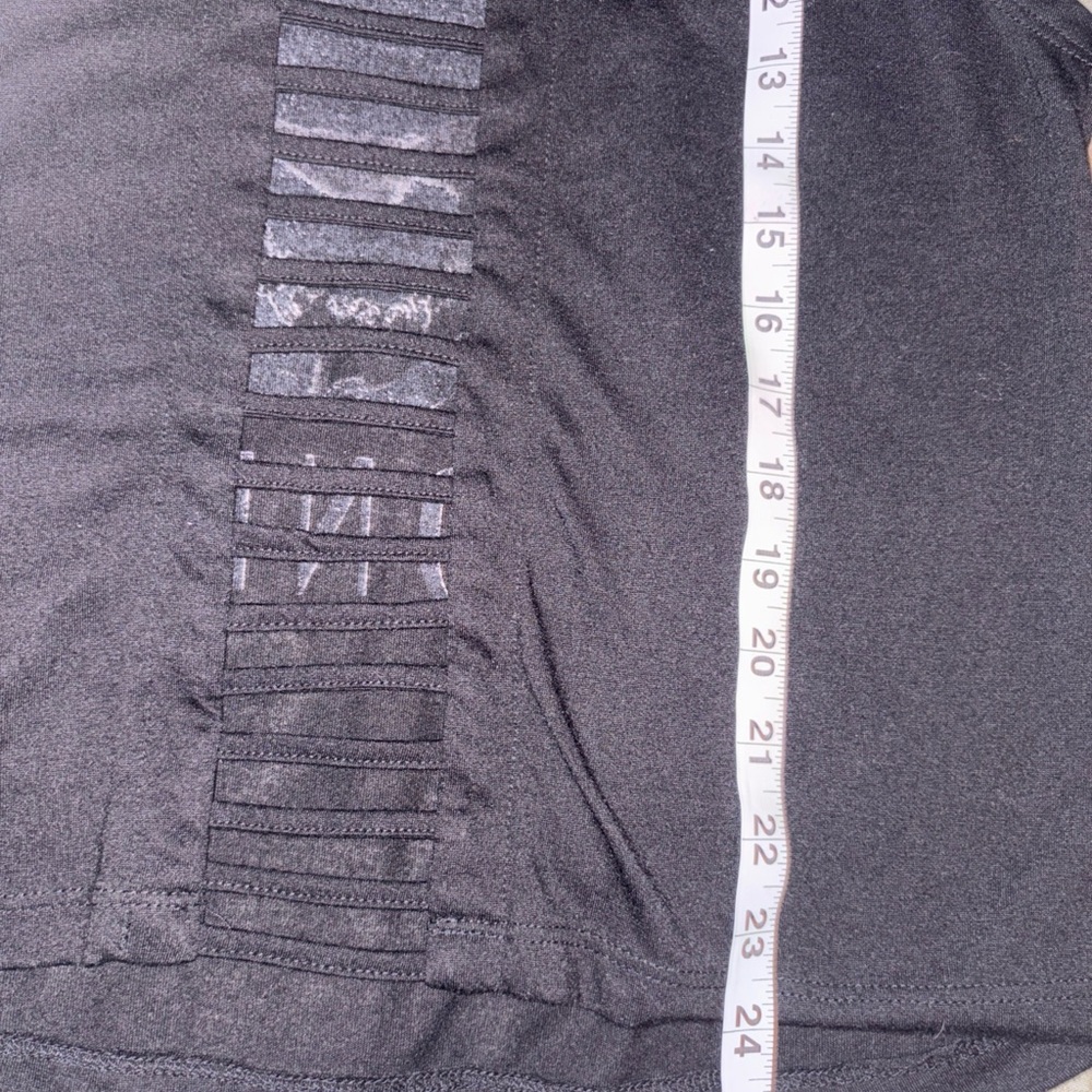Marilyn Monroe collection
￼ size large
￼ cut off black tank top
￼ mint condition - Picture 12 of 13